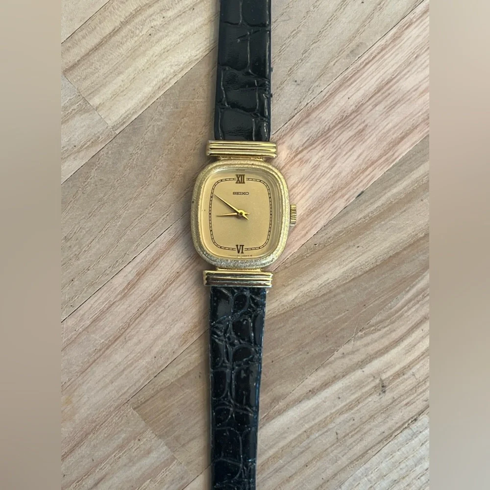 Seiko Ladies Watch RARE Vintage Black Leather Strap Gold-Tone Dial